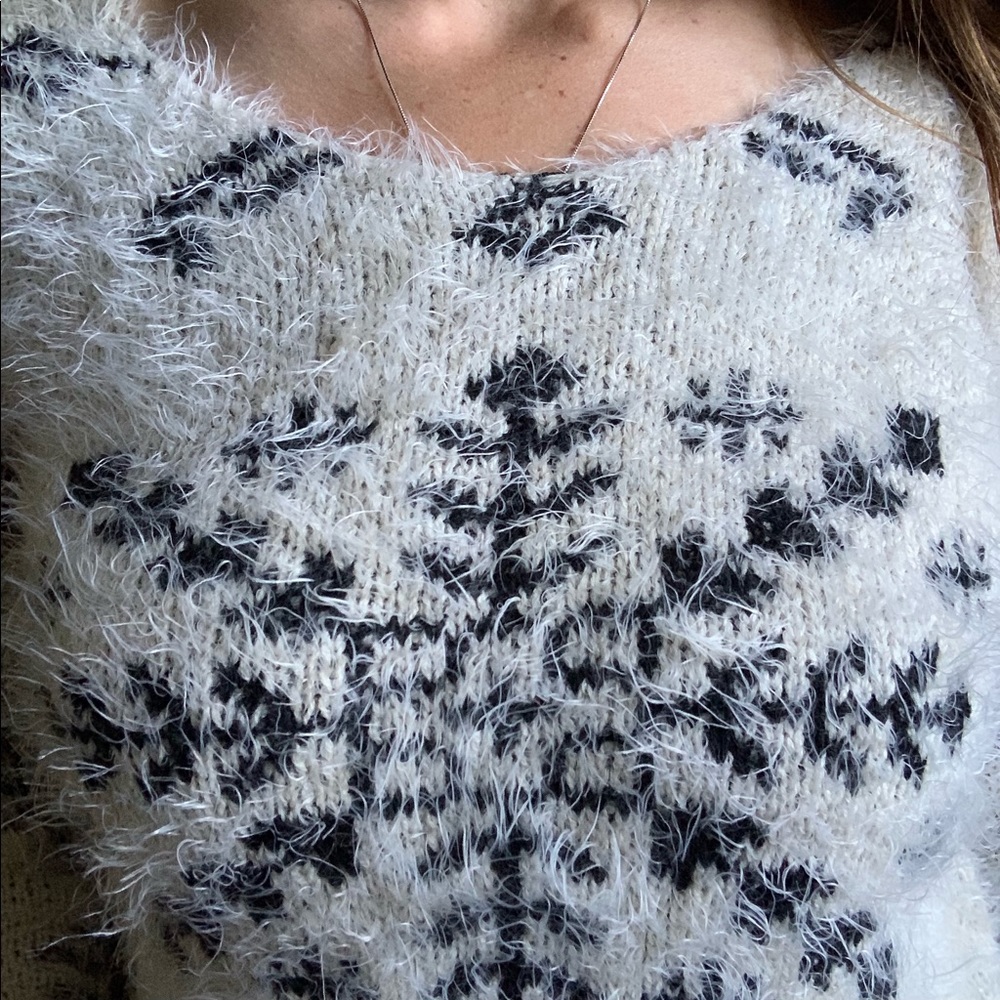 💛 SO SOFT* Cream and black snowflake knit sweater - Picture 11 of 15